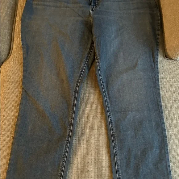 LEE Midrise Regular Fit Straight Jeans, size 20W Petite, NWT - Picture 5 of 10